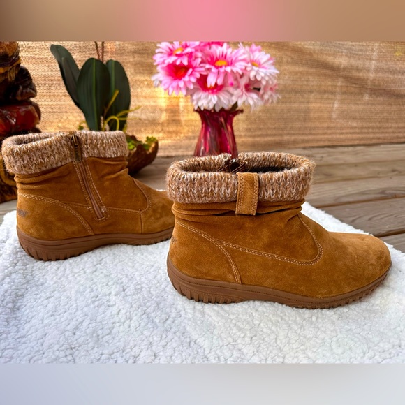 Khombu Shoes - NWOT- Khombu Ladies' Laura All Weather Booties - (Chestnut Brown) Size 9